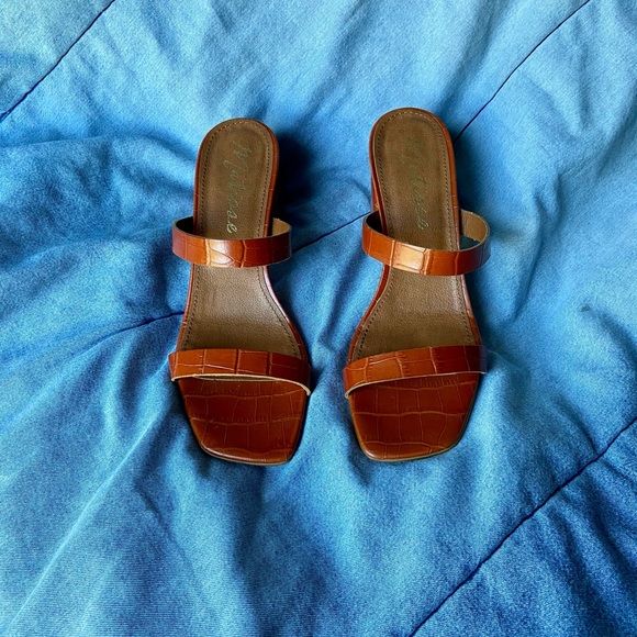 Madrid Croc Block Heel - Picture 4 of 7